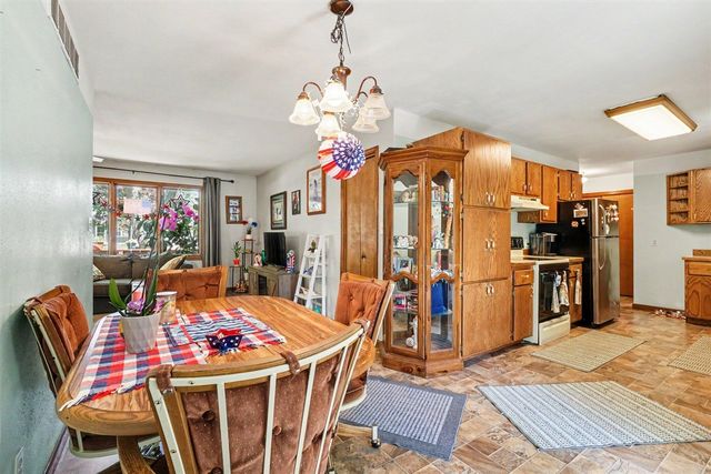 202 E Vermont Avenue, White Pigeon, MI 49099