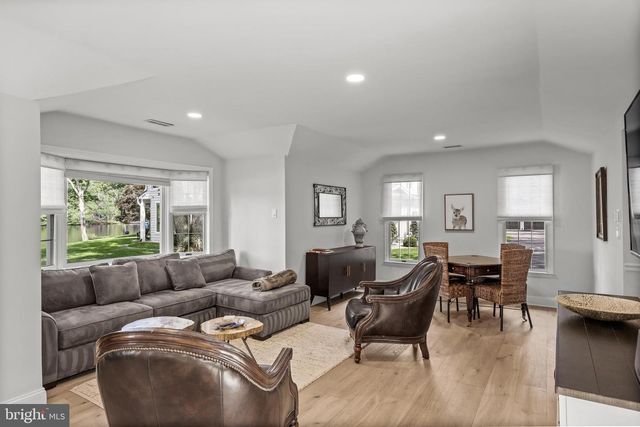 21 E CENTENNIAL DR, Medford, NJ 08055