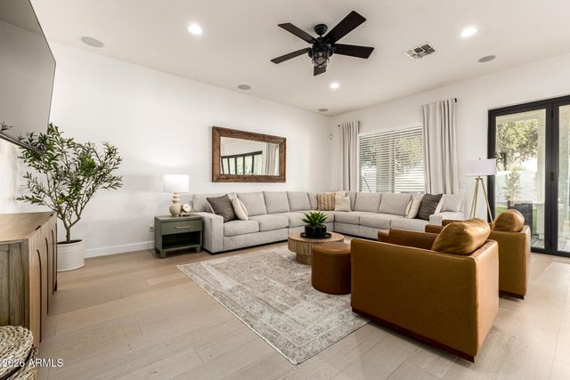 5421 S SANDSTONE Court, Gilbert, AZ 85298