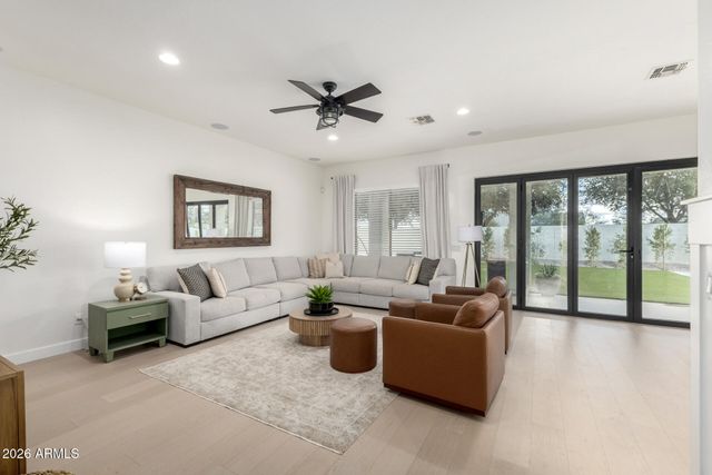 5421 S SANDSTONE Court, Gilbert, AZ 85298