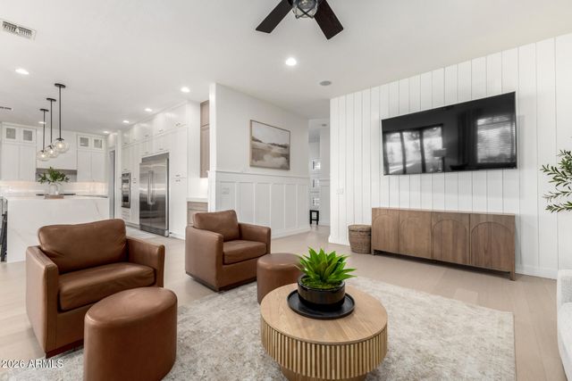 5421 S SANDSTONE Court, Gilbert, AZ 85298