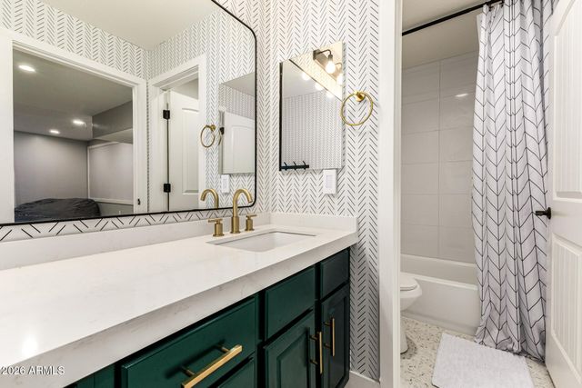 5421 S SANDSTONE Court, Gilbert, AZ 85298