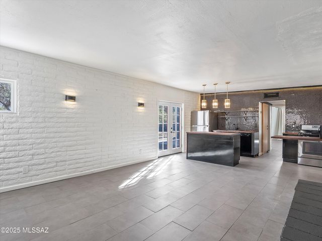 3560 E Wilds Road, Tucson, AZ 85739