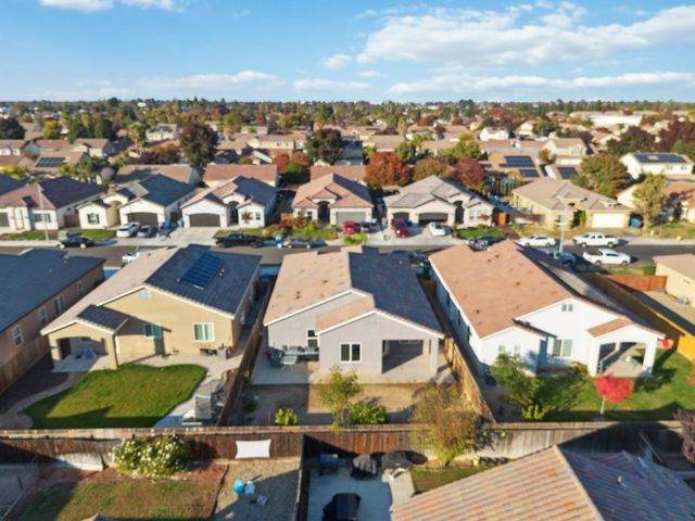 568 St Julien Drive, Madera, CA 93638