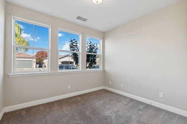 568 St Julien Drive, Madera, CA 93638