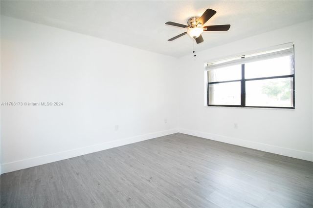 515 NW 100th Pl 203, Pembroke Pines, FL 33024