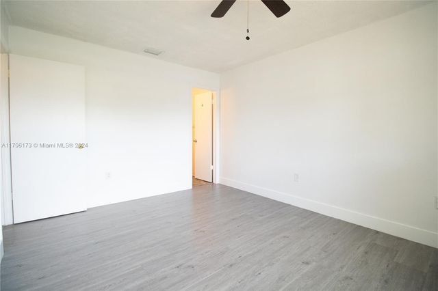 515 NW 100th Pl 203, Pembroke Pines, FL 33024