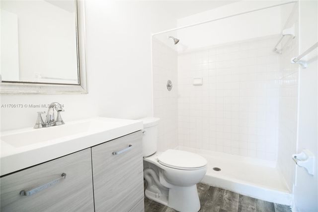 515 NW 100th Pl 203, Pembroke Pines, FL 33024