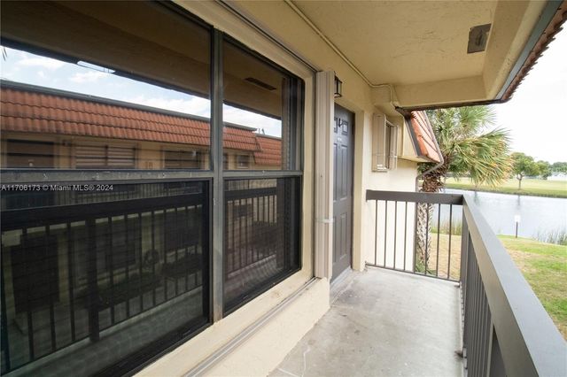 515 NW 100th Pl 203, Pembroke Pines, FL 33024