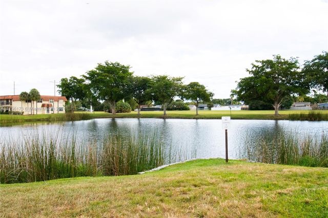 515 NW 100th Pl 203, Pembroke Pines, FL 33024