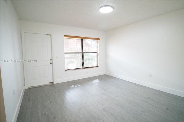 515 NW 100th Pl 203, Pembroke Pines, FL 33024