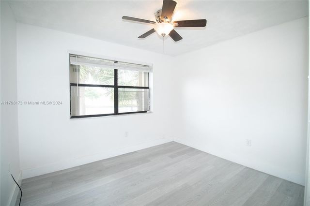 515 NW 100th Pl 203, Pembroke Pines, FL 33024