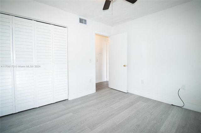 515 NW 100th Pl 203, Pembroke Pines, FL 33024