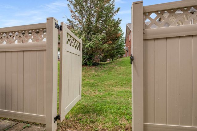 1021 Ashmore Dr, Nashville, TN 37211