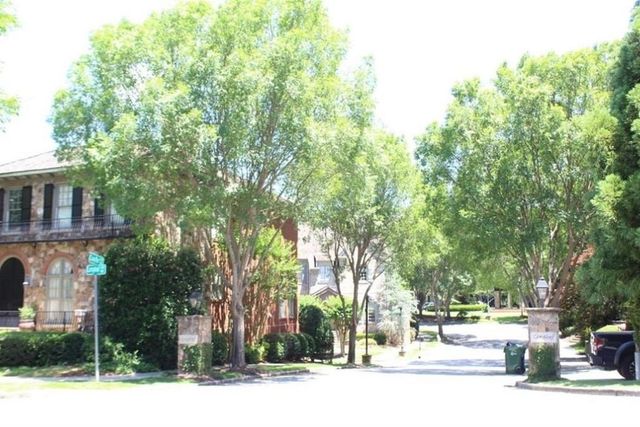 704 Longleaf Drive NE, Atlanta, GA 30342