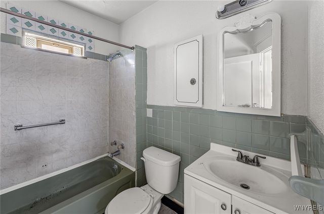 32 Schuele Avenue, Buffalo, NY 14215