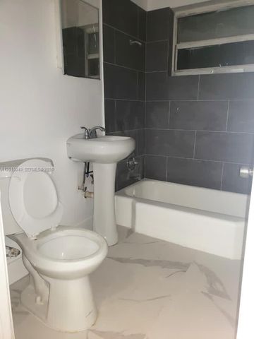166 NW 68th Ter 166, Miami, FL 33150