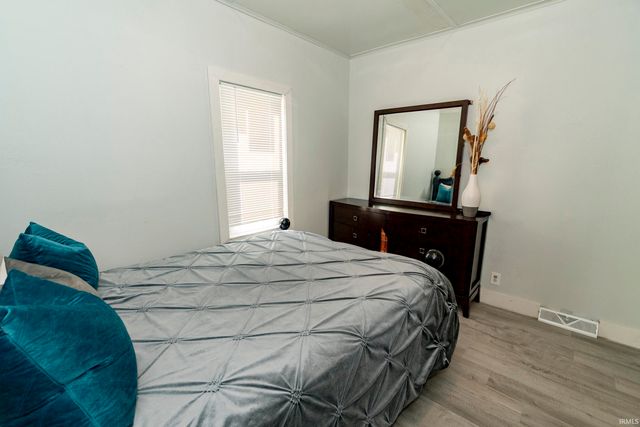 1131 Johnson Street, South Bend, IN 46628
