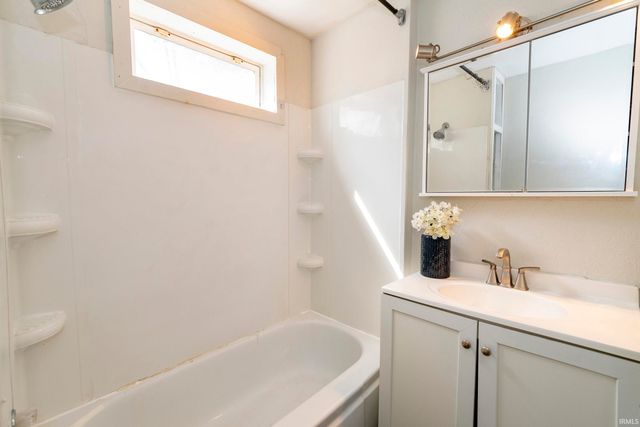 1131 Johnson Street, South Bend, IN 46628