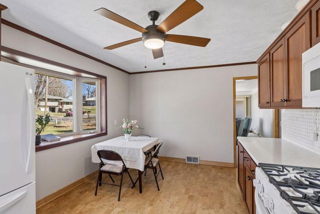 1988 Eldridge Avenue W, Roseville, MN 55113