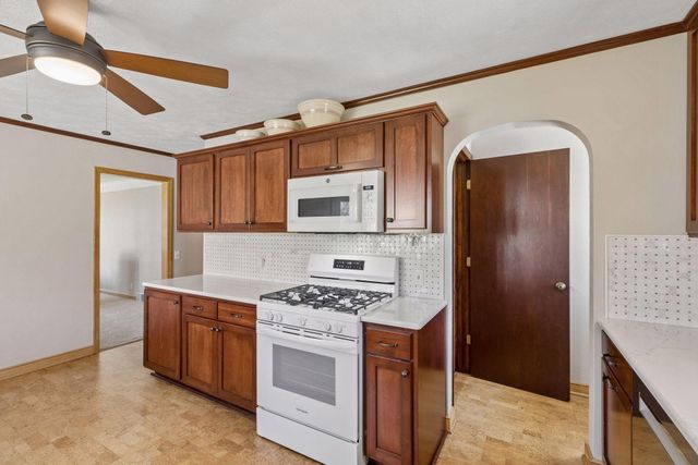 1988 Eldridge Avenue W, Roseville, MN 55113