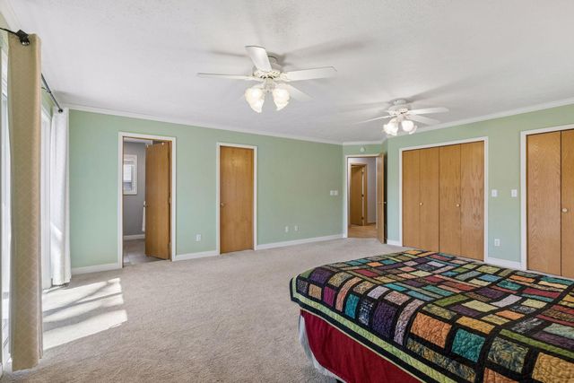 1988 Eldridge Avenue W, Roseville, MN 55113