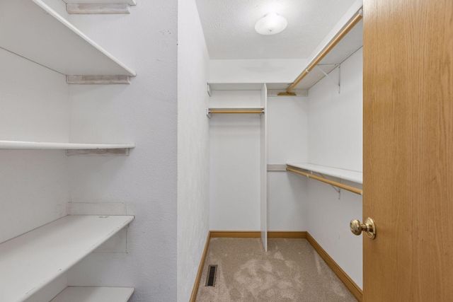 1988 Eldridge Avenue W, Roseville, MN 55113