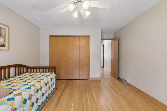 1988 Eldridge Avenue W, Roseville, MN 55113