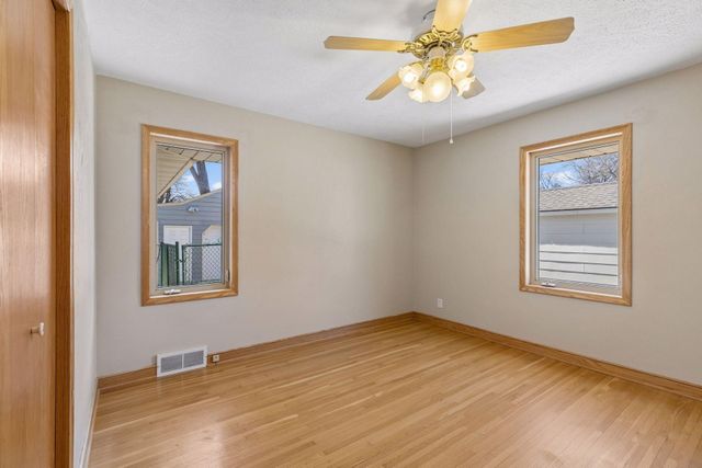 1988 Eldridge Avenue W, Roseville, MN 55113