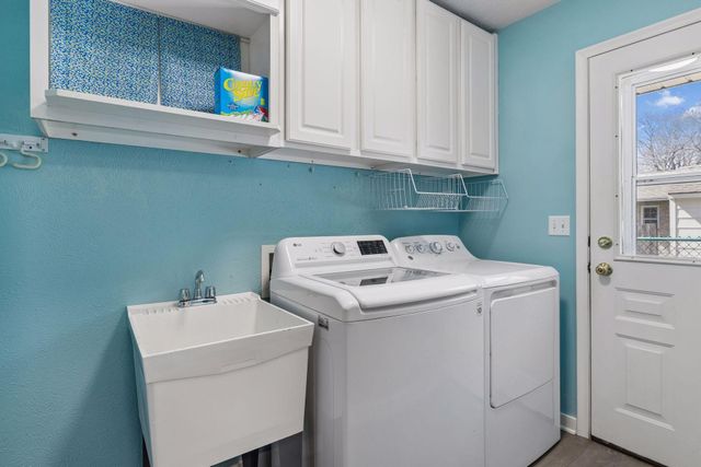 1988 Eldridge Avenue W, Roseville, MN 55113