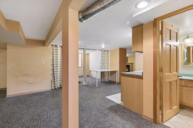 1988 Eldridge Avenue W, Roseville, MN 55113