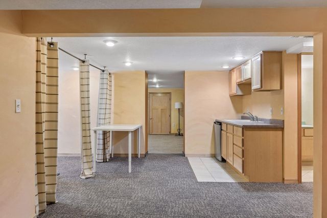 1988 Eldridge Avenue W, Roseville, MN 55113