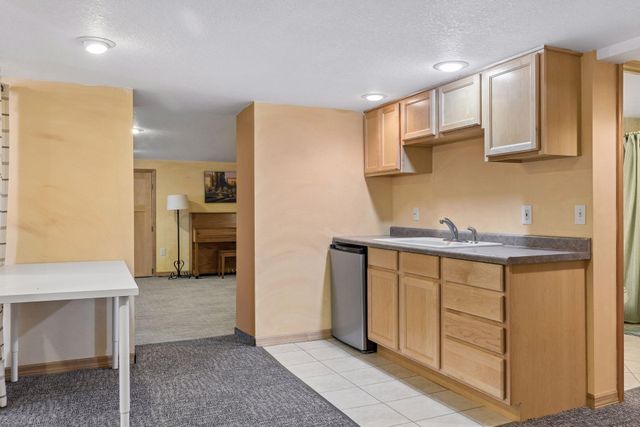 1988 Eldridge Avenue W, Roseville, MN 55113