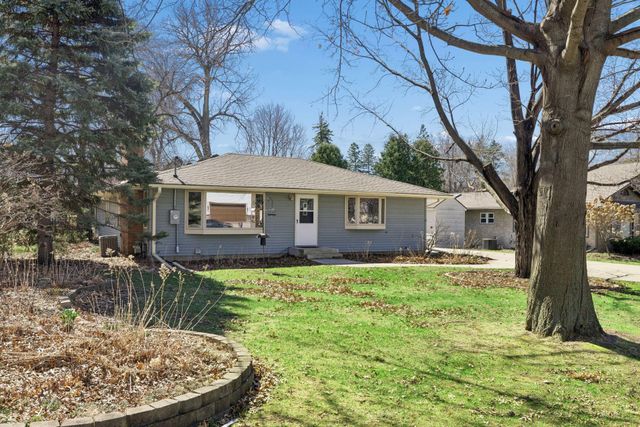 1988 Eldridge Avenue W, Roseville, MN 55113