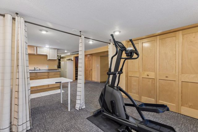 1988 Eldridge Avenue W, Roseville, MN 55113