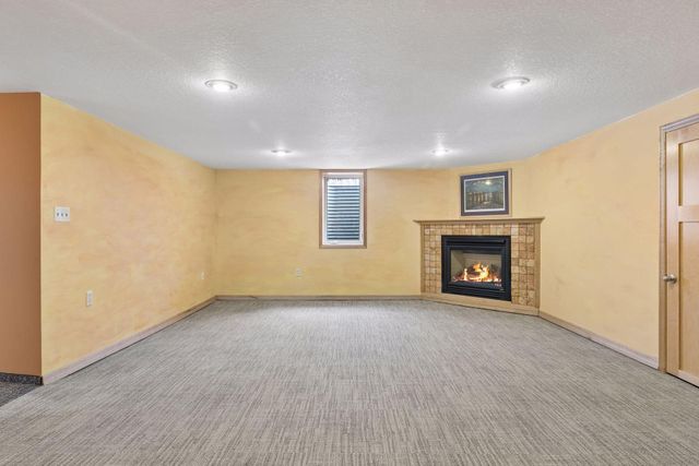 1988 Eldridge Avenue W, Roseville, MN 55113