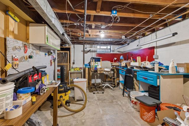 1988 Eldridge Avenue W, Roseville, MN 55113