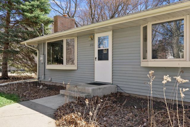 1988 Eldridge Avenue W, Roseville, MN 55113