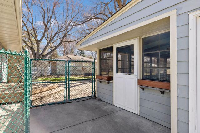 1988 Eldridge Avenue W, Roseville, MN 55113