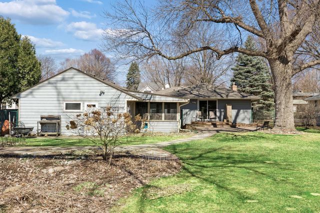 1988 Eldridge Avenue W, Roseville, MN 55113