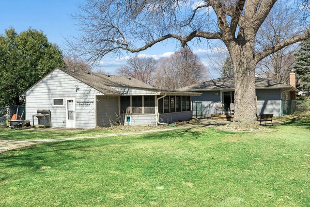 1988 Eldridge Avenue W, Roseville, MN 55113