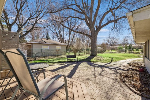 1988 Eldridge Avenue W, Roseville, MN 55113