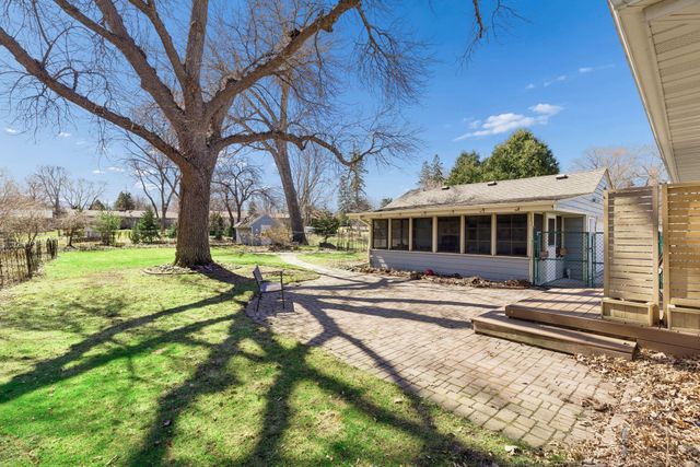 1988 Eldridge Avenue W, Roseville, MN 55113