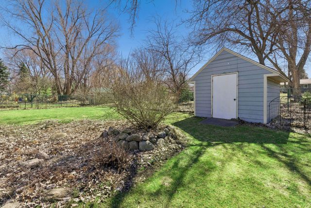 1988 Eldridge Avenue W, Roseville, MN 55113