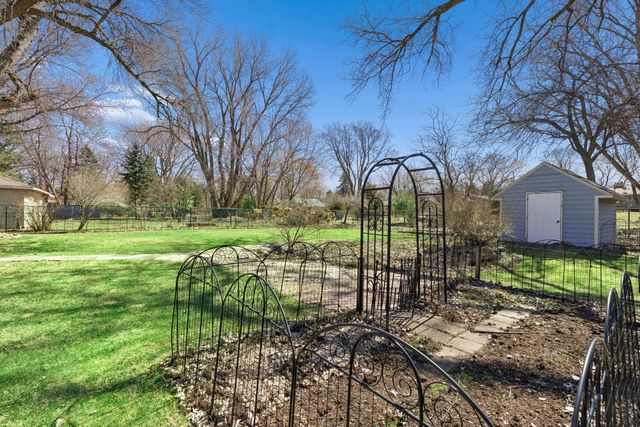 1988 Eldridge Avenue W, Roseville, MN 55113