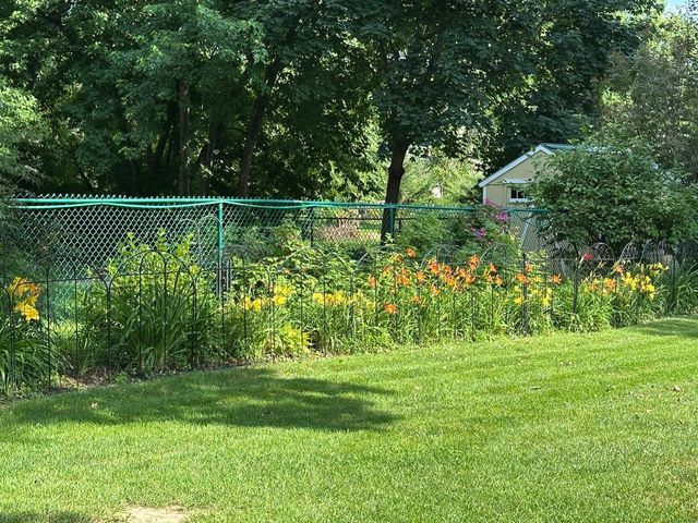 1988 Eldridge Avenue W, Roseville, MN 55113