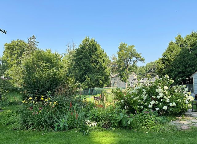 1988 Eldridge Avenue W, Roseville, MN 55113