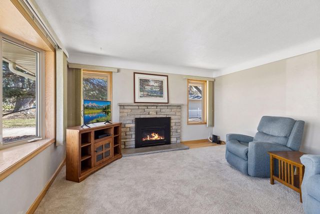 1988 Eldridge Avenue W, Roseville, MN 55113