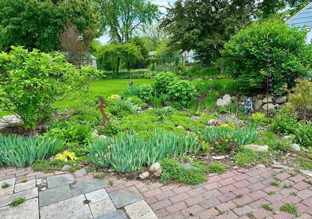 1988 Eldridge Avenue W, Roseville, MN 55113