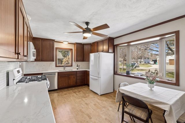 1988 Eldridge Avenue W, Roseville, MN 55113